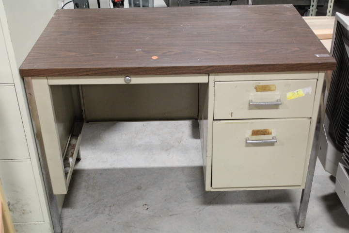 lot 94 image: Office desk