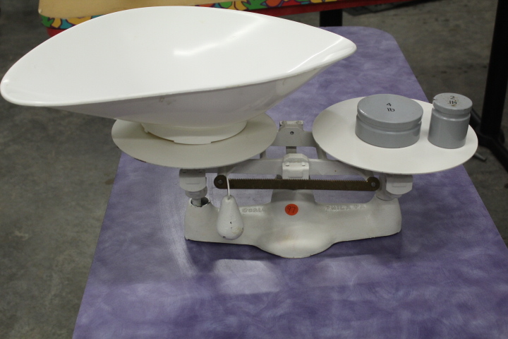 lot 97 image: Bakers Scale