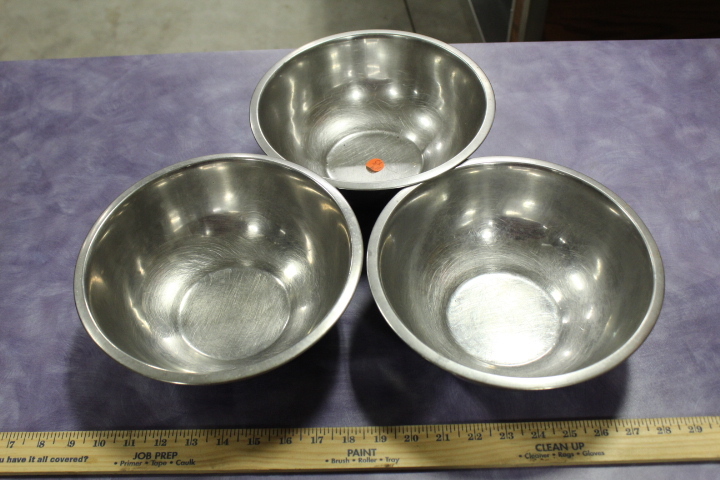 lot 119 image: Mixing Bowls