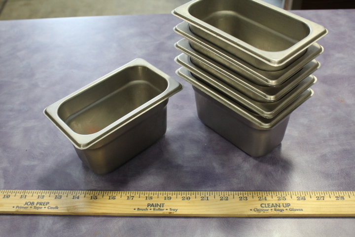 lot 129 image: 19 x 4 deep insert pans