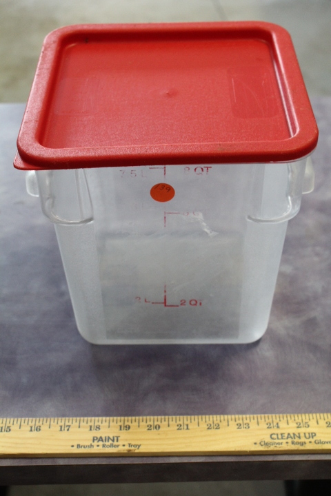 lot 139 image: 8 quart storage container w lid