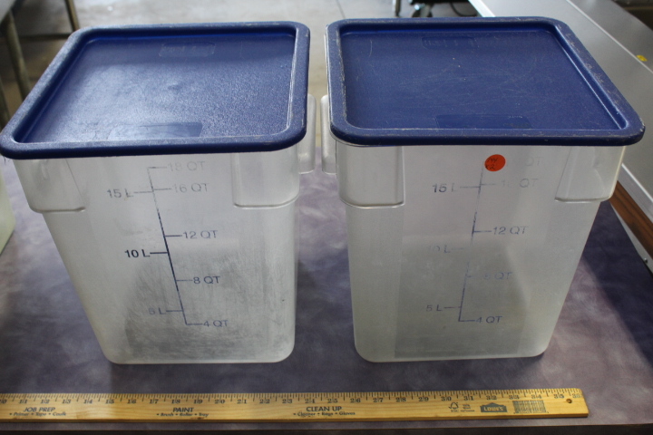 lot 144 image: 18 quart storage container w lid