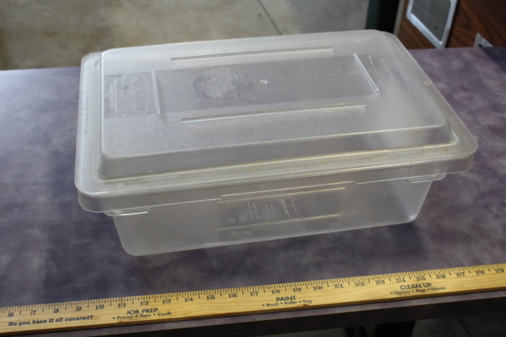 lot 147 image: Food storage box w lid