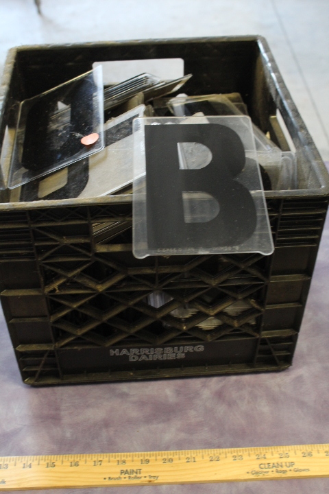 lot 162 image: 6 letters for outdoor sign