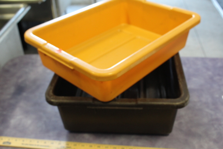 lot 166 image: Bus Pans