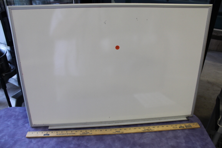 lot 171 image: Dry erase board