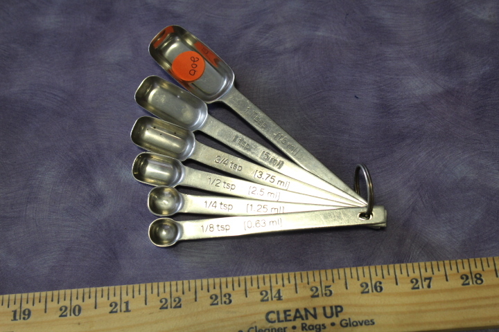lot 200 image: Measuring Spoons