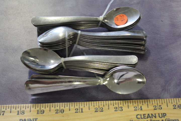 lot 213 image: Tea spoons