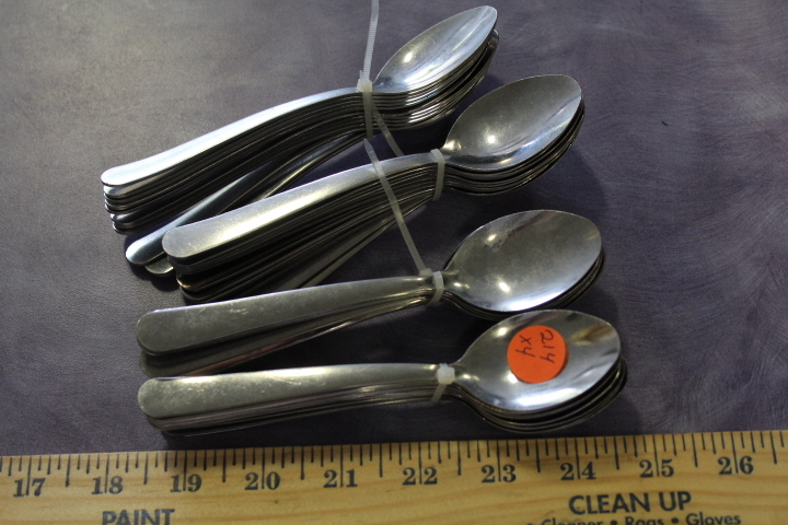lot 214 image: Tea spoons