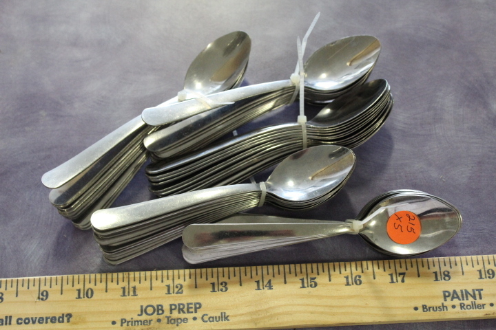 lot 215 image: Tea spoons