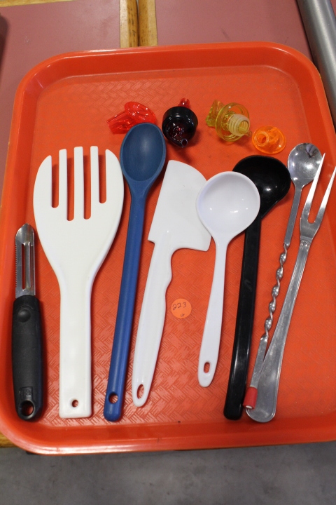 lot 223 image: Serving Lot