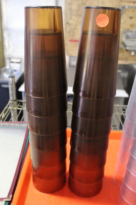 lot 230 image: Soft drink cups