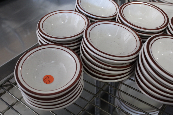 lot 239 image: Side Dish Bowls
