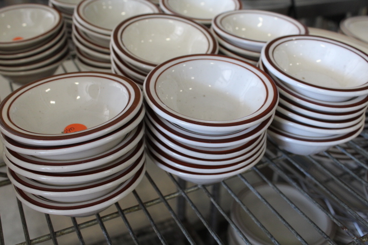 lot 240 image: Side Dish Bowls