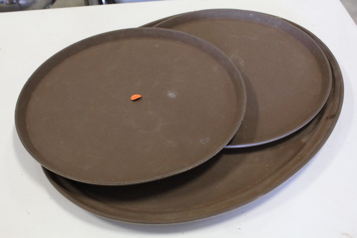 lot 270 image: Serving trays