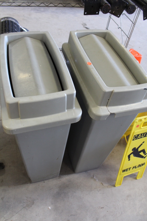 lot 273 image: Trash cans