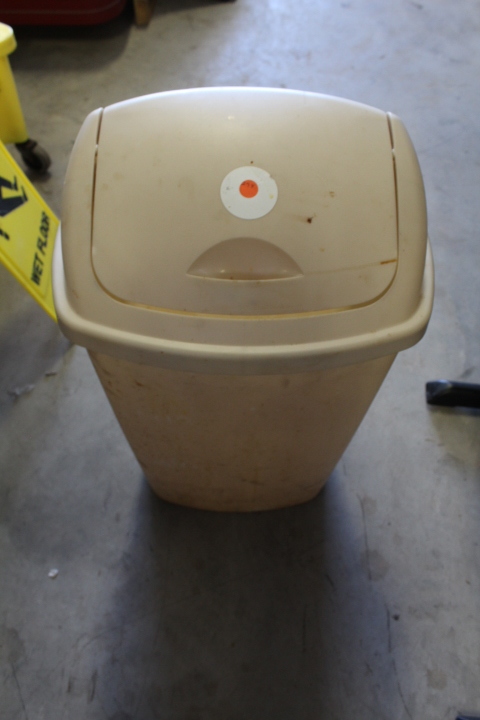 lot 274 image: Trash Can