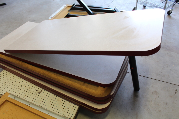 lot 277 image: Tables