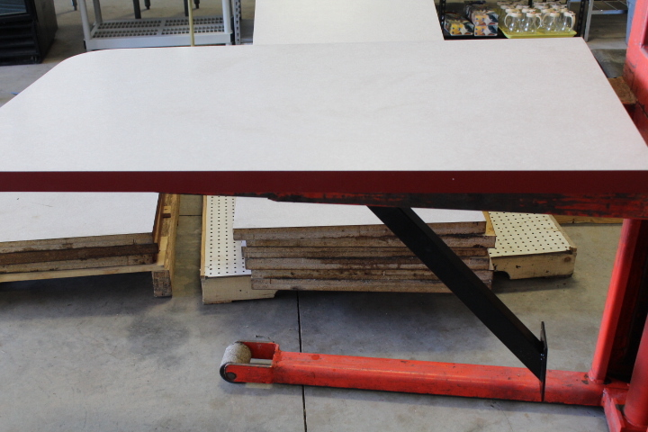 lot 279 image: Tables