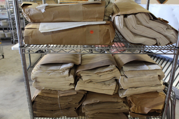 lot 289 image: Paper bag Lot