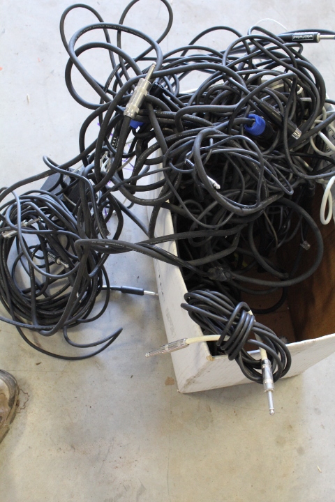 lot 298 image: Audio Cable Lot