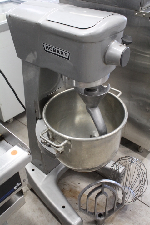 lot 12 image: Excellent Hobart 30 quart mixer