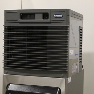 lot 10 image: Ice Machine - Never Used