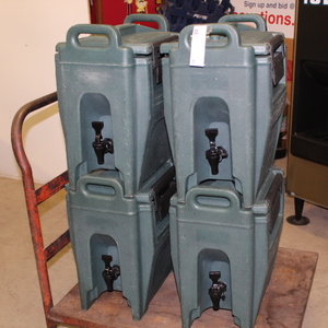 lot 63 image: Insulated Beverage Carriers
