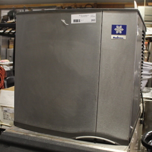 lot 203 image: Ice Machine by Manitowoc