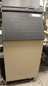 lot 204 image: Ice Bin