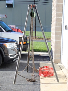 lot 12 image: 1-Ton Chain Hoist & Tri-Pod