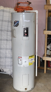 lot 15 image: 40 Gallon Electric Water Heater