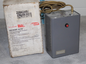 lot 11 image: Triple Aquastat Protictorelay Controller - NEW