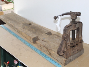 lot 27 image: Vintage Pipe Vise from ERIE Pennsylvania