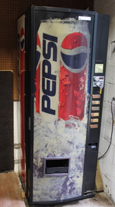 lot 14 image: Pepsi Vending Machine