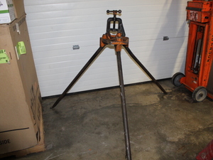 lot 31 image: Pipe Vise
