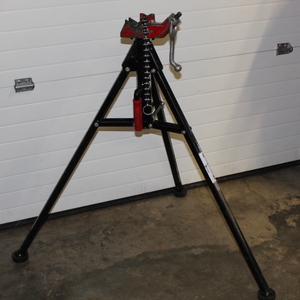lot 32 image: Pipe Vise