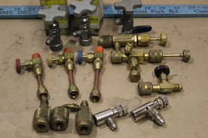lot 88 image: Various Refrigeration Manifold Valve Lot